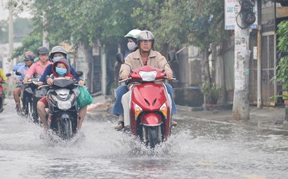 Things to be mindful of when riding a motorcycle in the rainy season